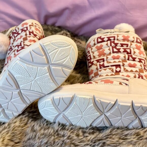 Manitobah: Woodland Waterproof Tall Boot Limited Edition (Birch, US 8) - NWT - Picture 9 of 10